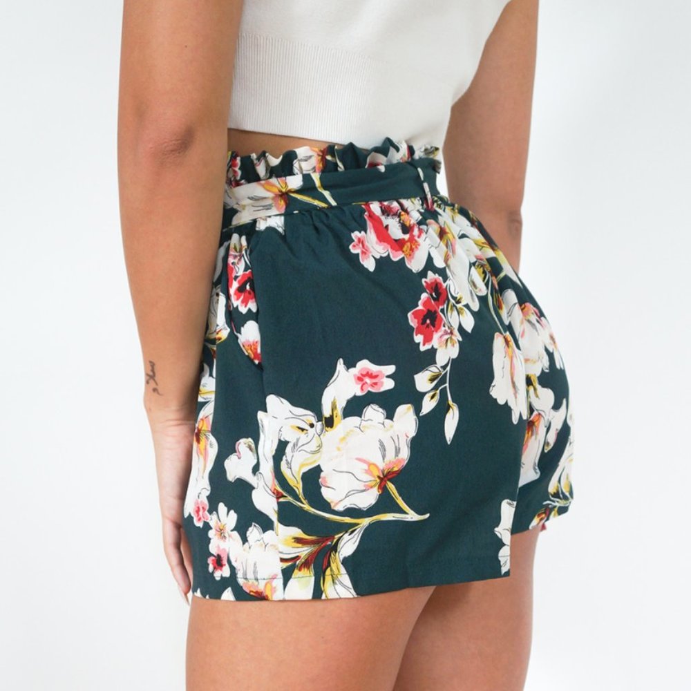 Minit Fashion! Front Tied Fabric Flowy Elastic Floral Shorts NWOT!